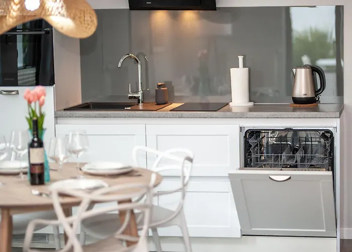 Przestronne Premium Z Tarasem, Basenem I W Otoczeniu Przyrody Tuz Przy Morzu - 2homerent アパート ロゴボ